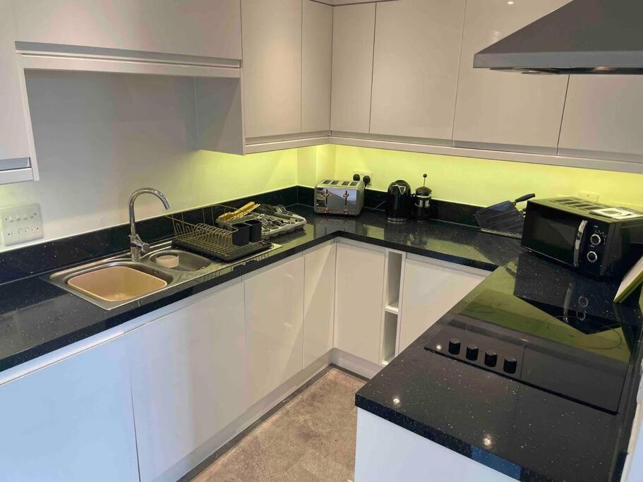2 Bed City Centre Flat Bath Buitenkant foto