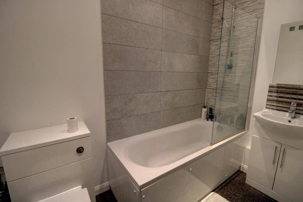 2 Bed City Centre Flat Bath Buitenkant foto