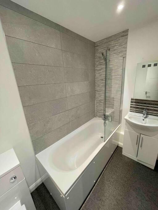 2 Bed City Centre Flat Bath Buitenkant foto